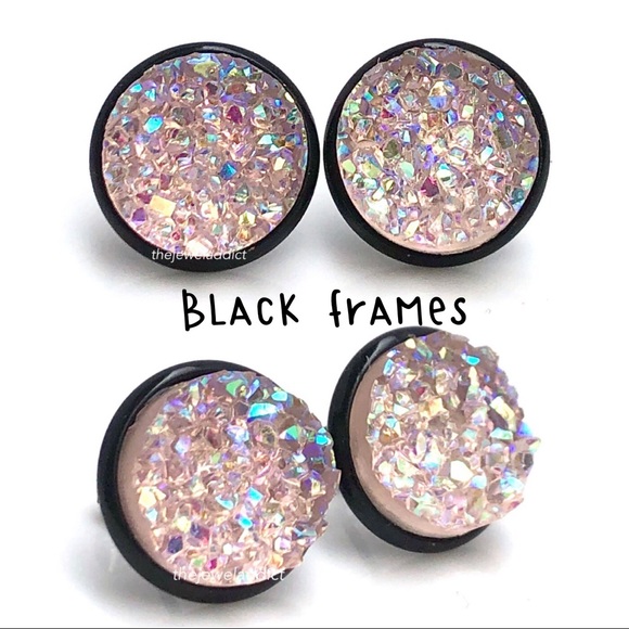 3/$15🎀light pink crystal faux druzy studs - Picture 6 of 10